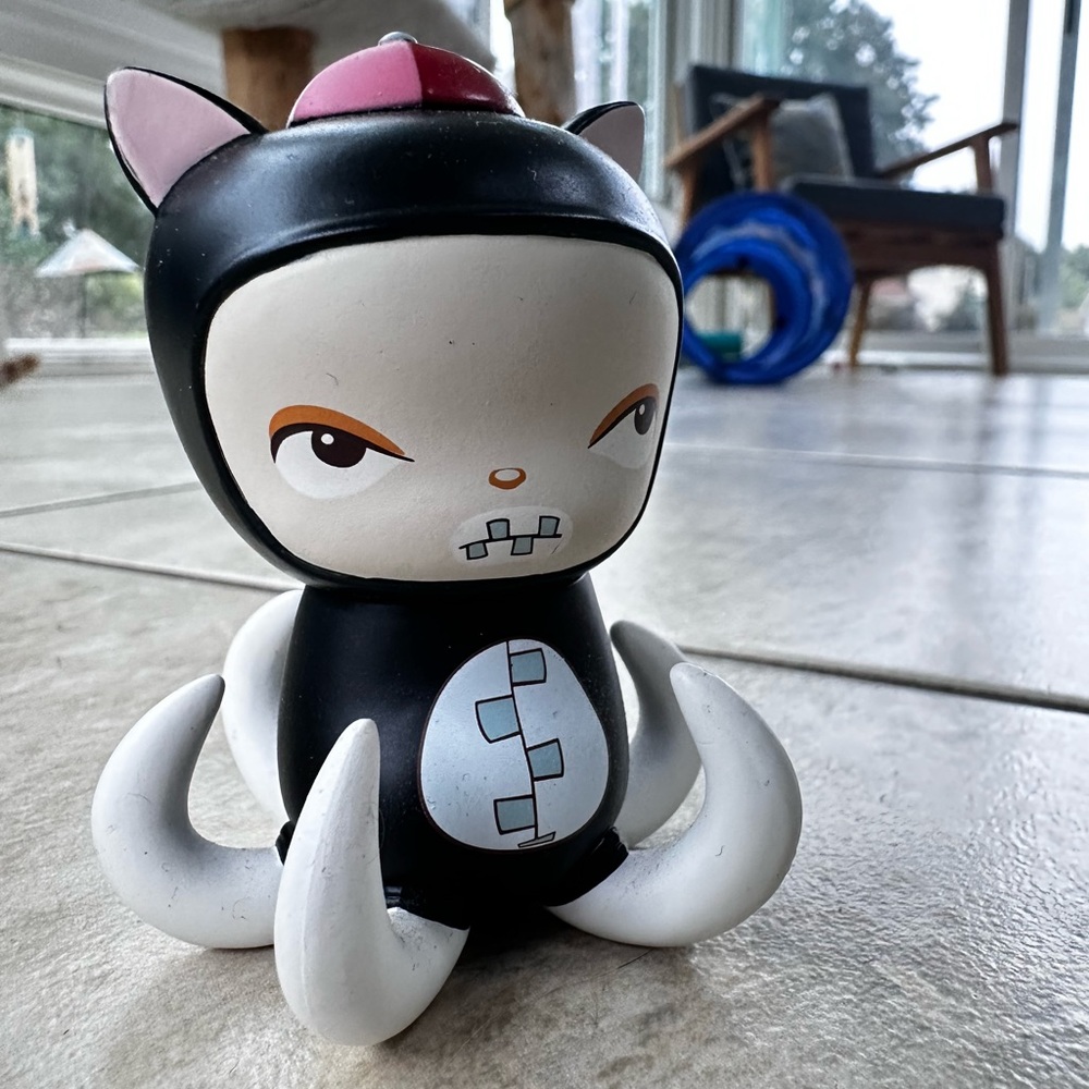 Kathie Olivas blind box figure The Scavengers Aubrie